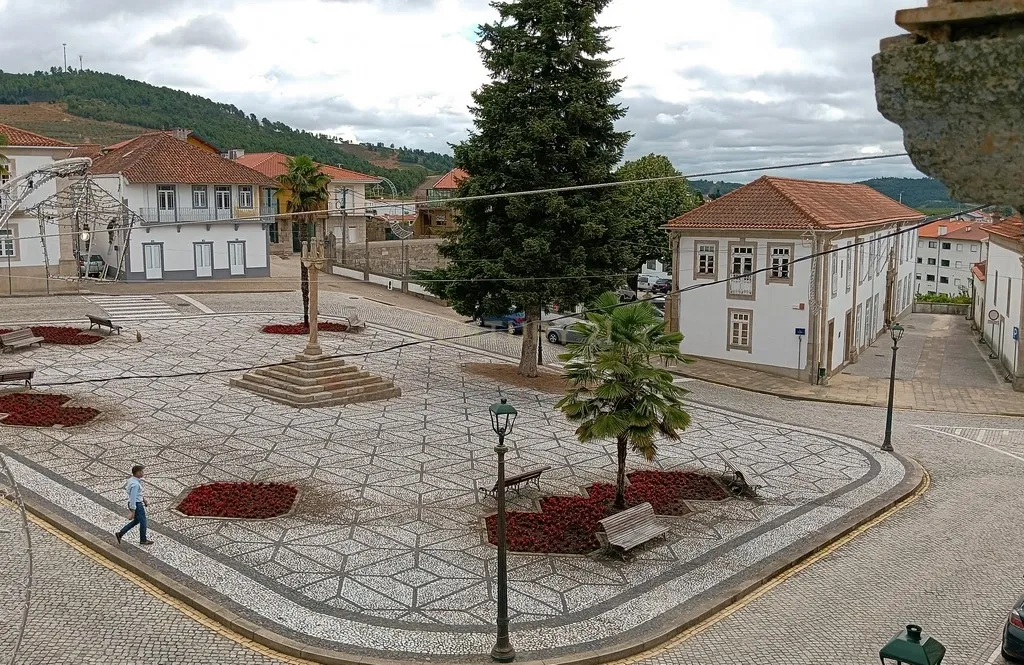 Prédio com apartamento e baixo comercial - Image 25