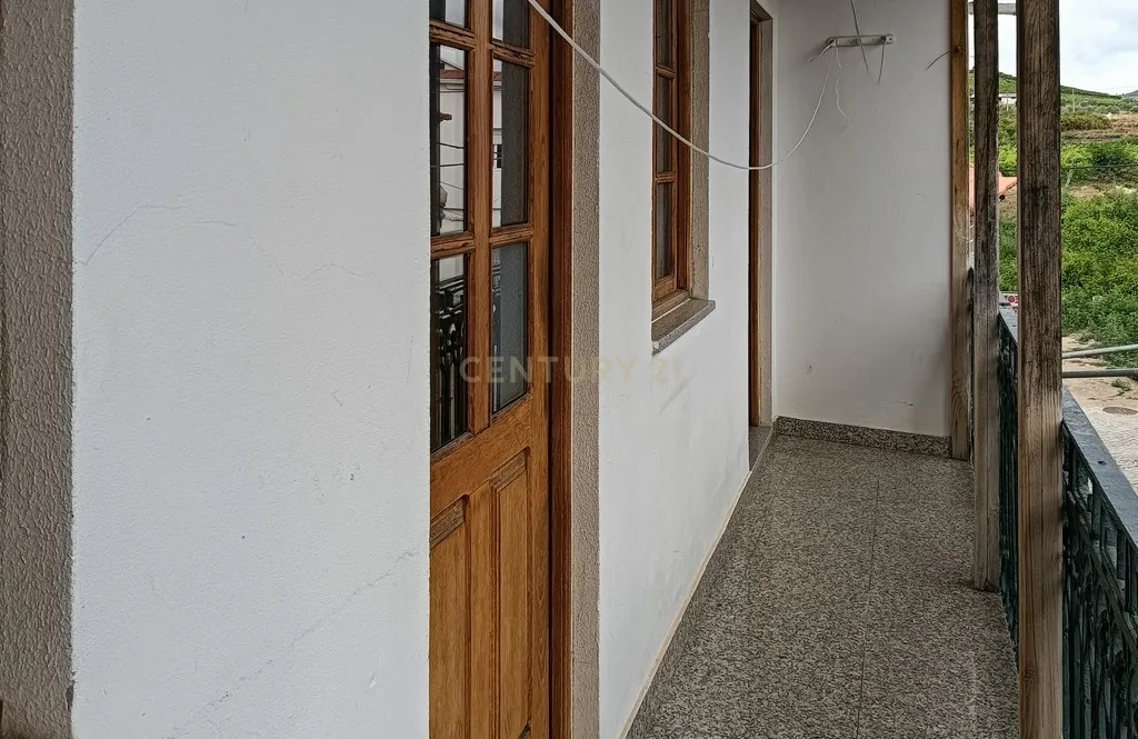 Prédio com apartamento e baixo comercial - Image 26