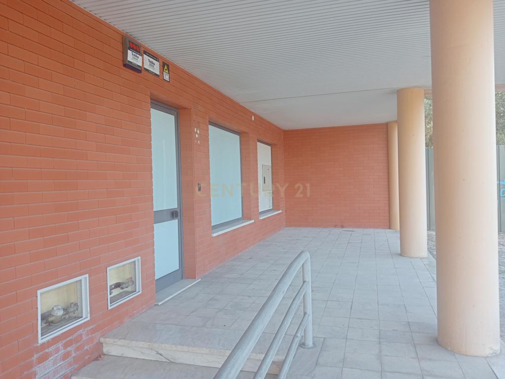 Loja com rendimento garantido a longo prazo e boa localização em Torres Novas - Image 6