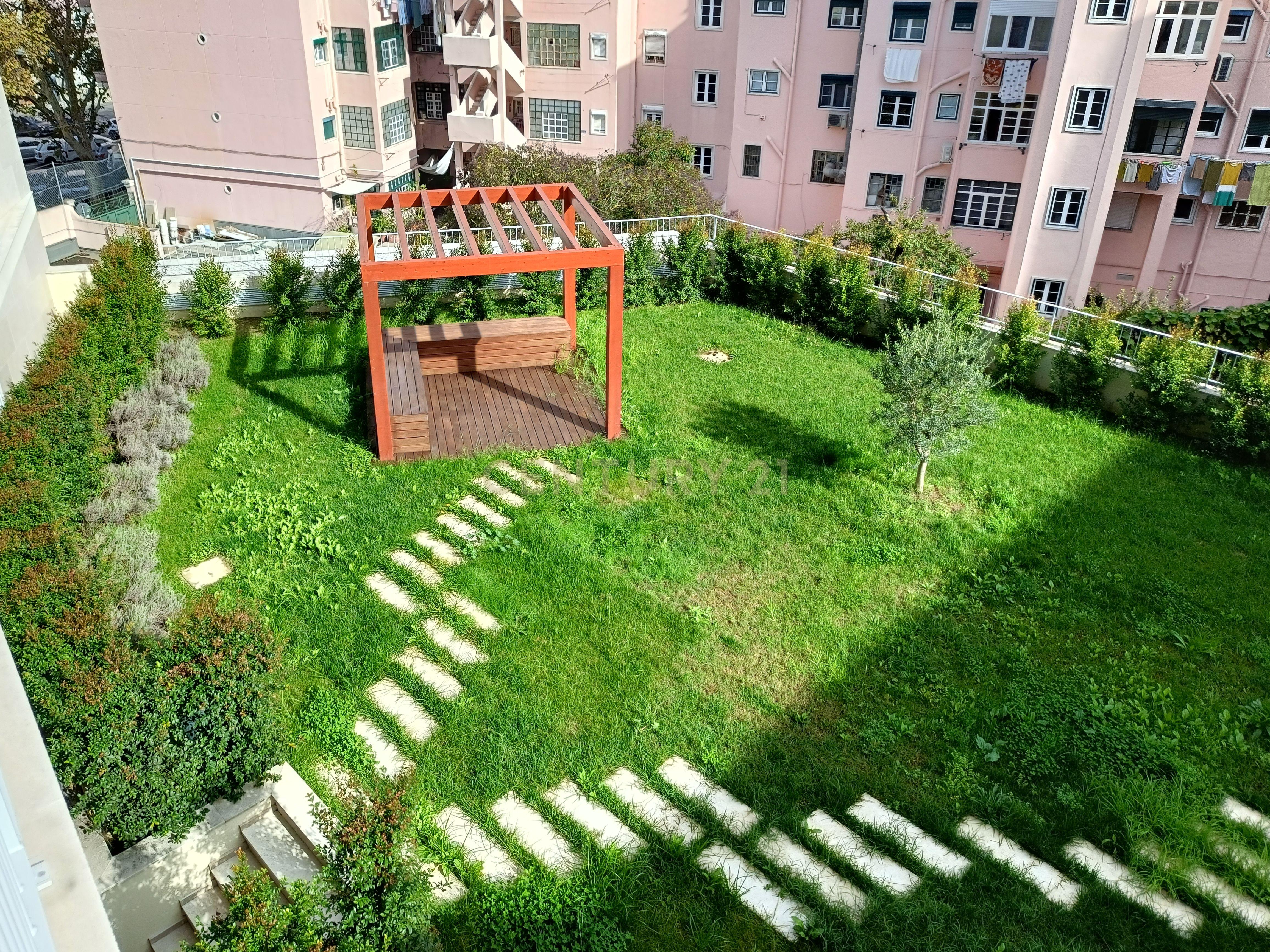 Apartamento Duplex T2, Novo, já concluído e com Licença de Utilização, à Venda em Zona Nobre e Recatada do Areeiro na Av. Madrid - Image 5