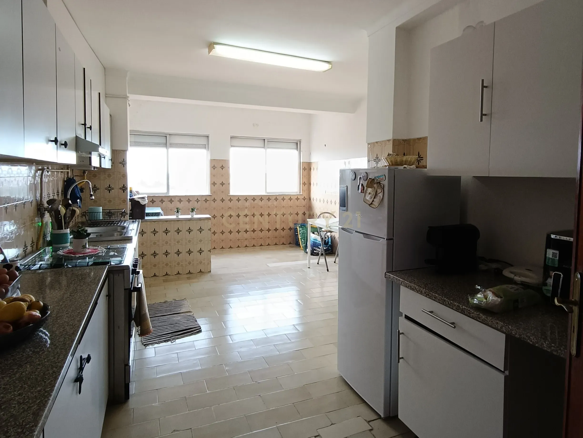Apartamento T2, com Suíte, no Centro de Oliveira do Bairro - Image 4