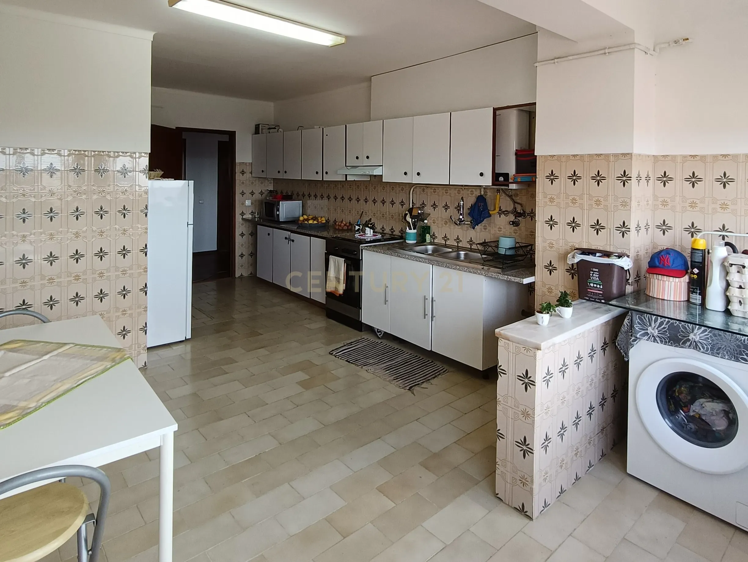 Apartamento T2, com Suíte, no Centro de Oliveira do Bairro - Image 6