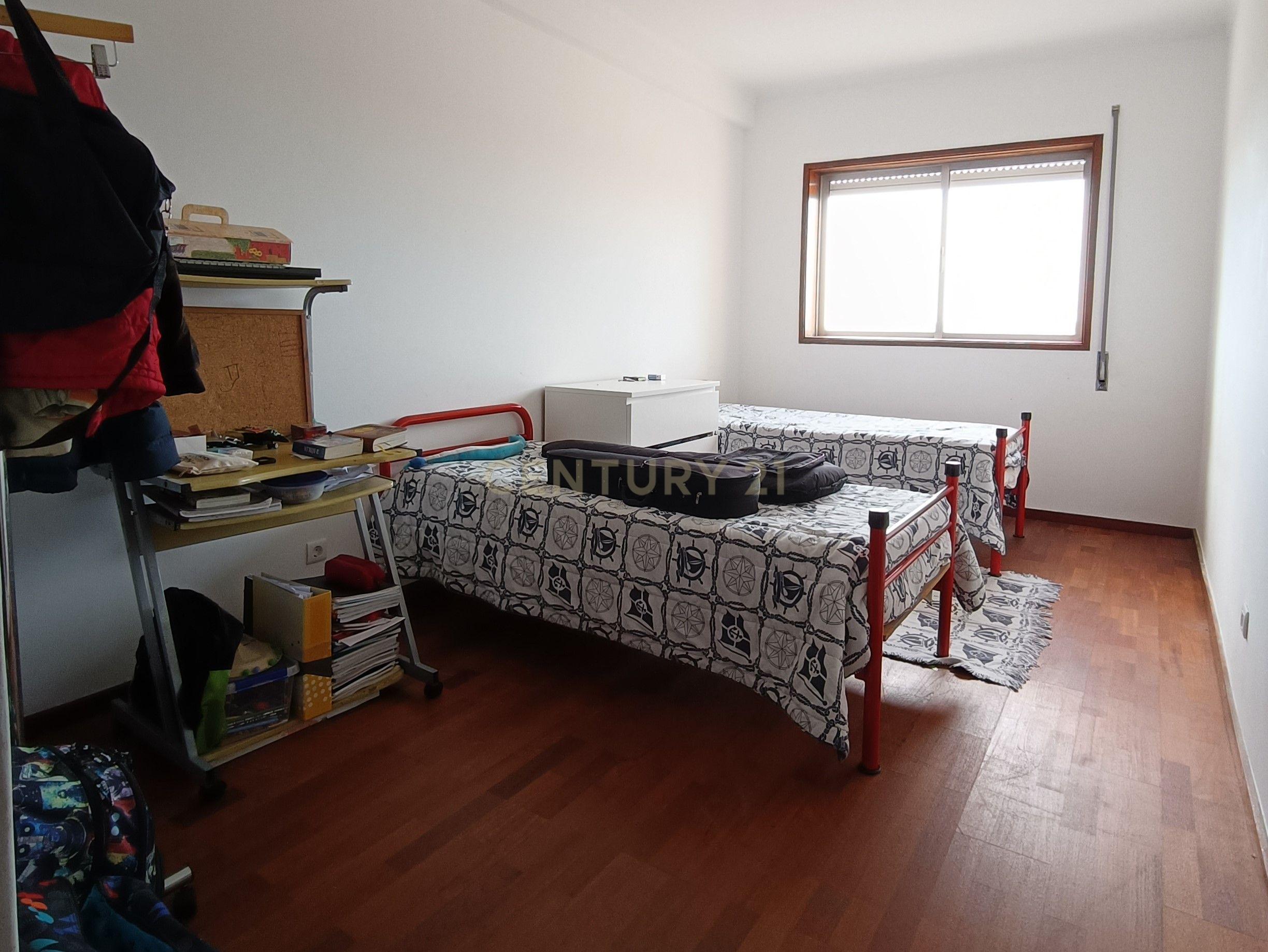 Apartamento T2, com Suíte, no Centro de Oliveira do Bairro - Image 9