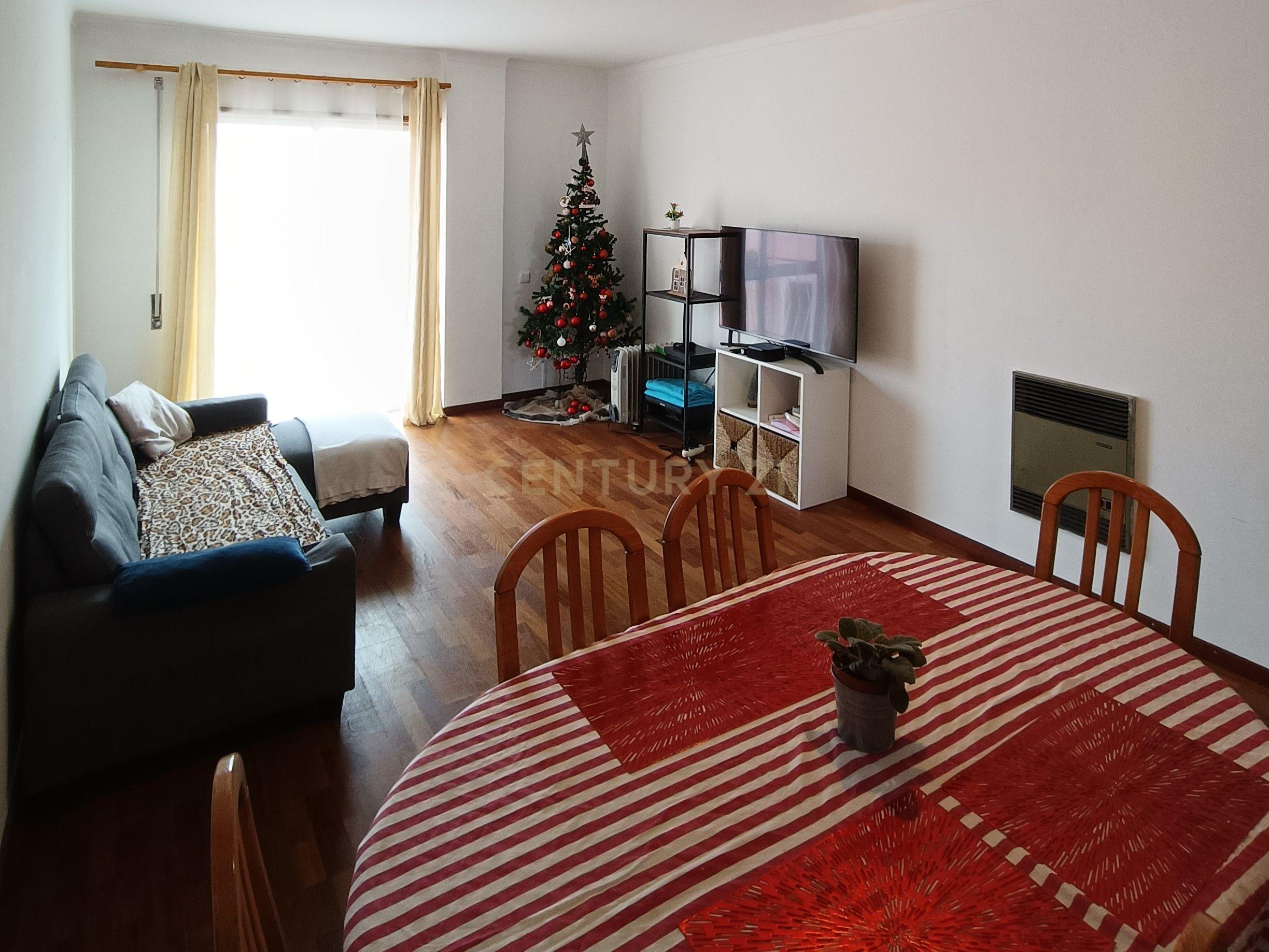 Apartamento T2, com Suíte, no Centro de Oliveira do Bairro - Image 2