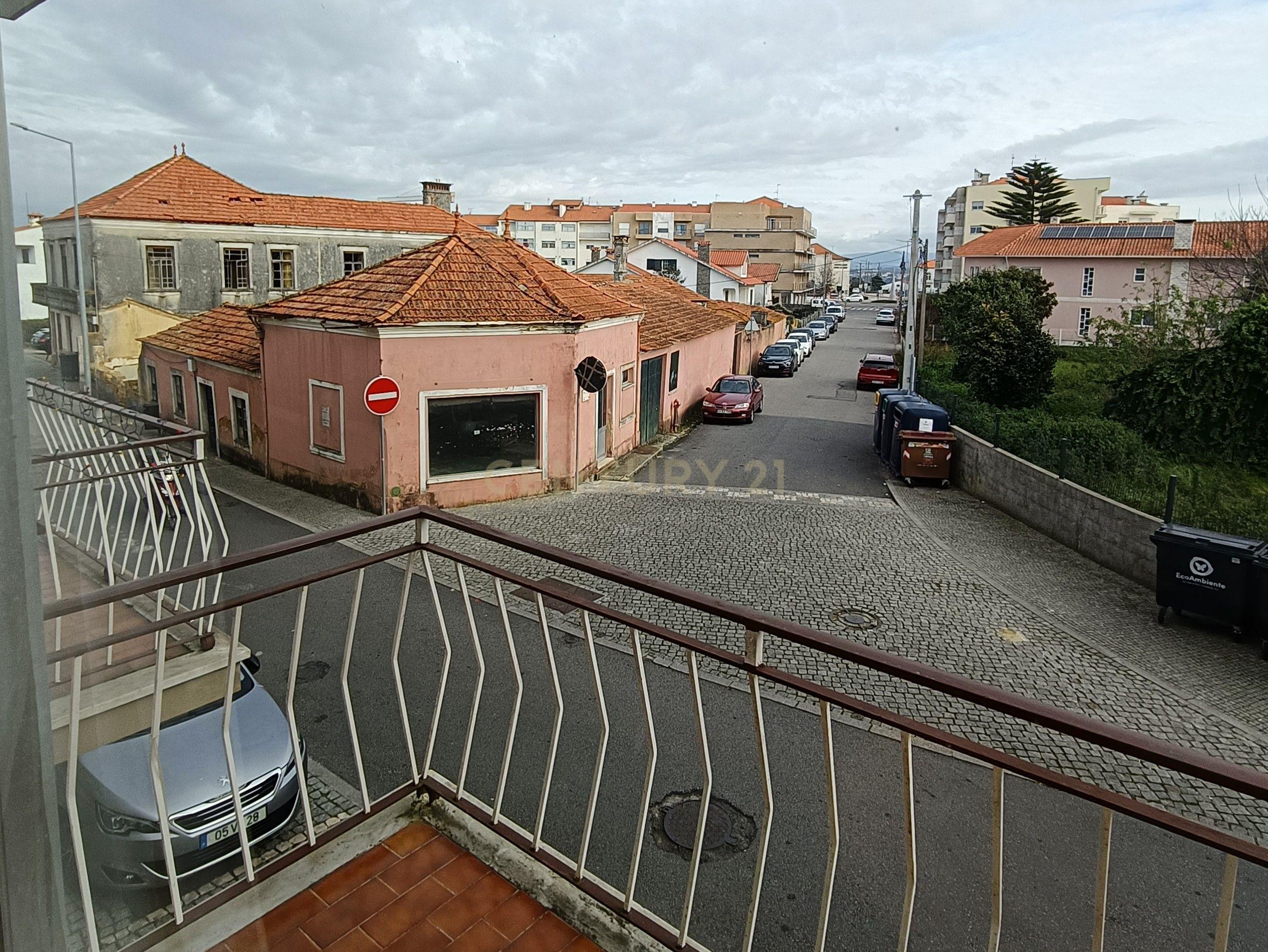 Apartamento T2, com Suíte, no Centro de Oliveira do Bairro - Image 13