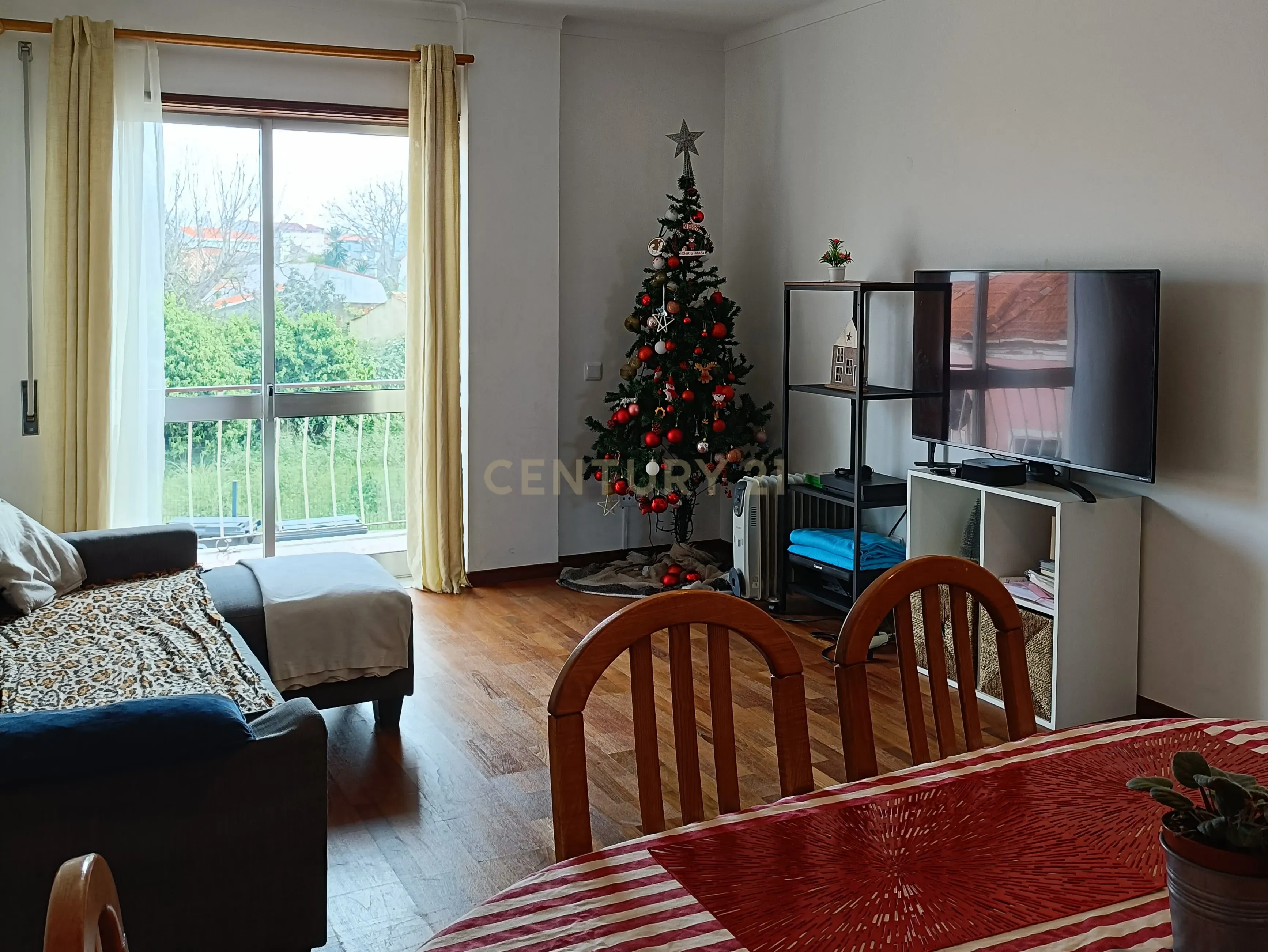 Apartamento T2, com Suíte, no Centro de Oliveira do Bairro - Image 3