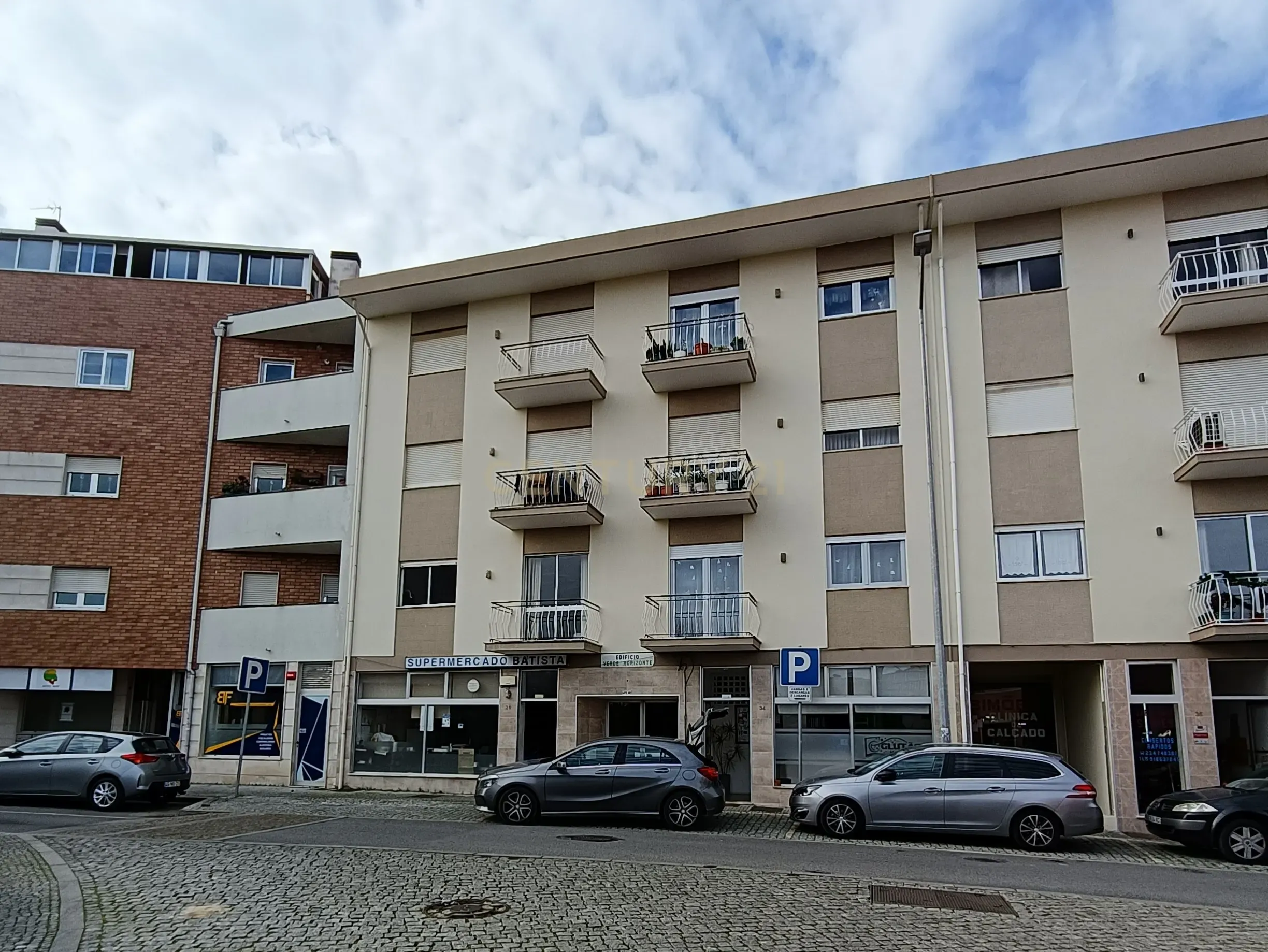Apartamento T2, com Suíte, no Centro de Oliveira do Bairro - Image 15