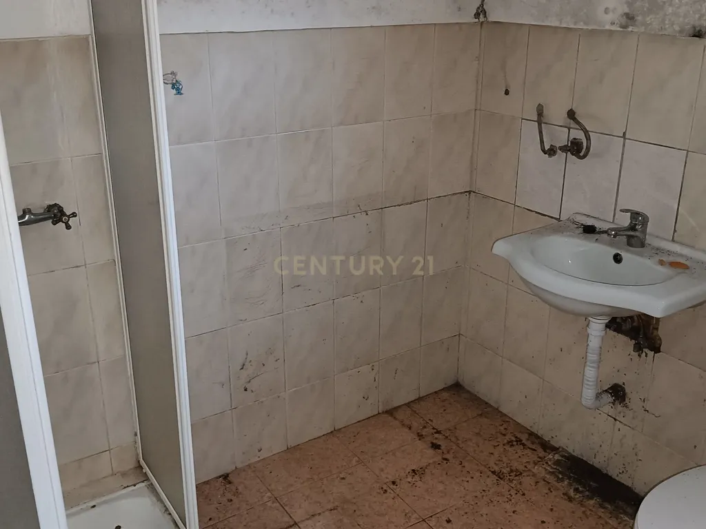 Casa Isolada para Recuperação em Vila Real - 35.000€ - Image 12