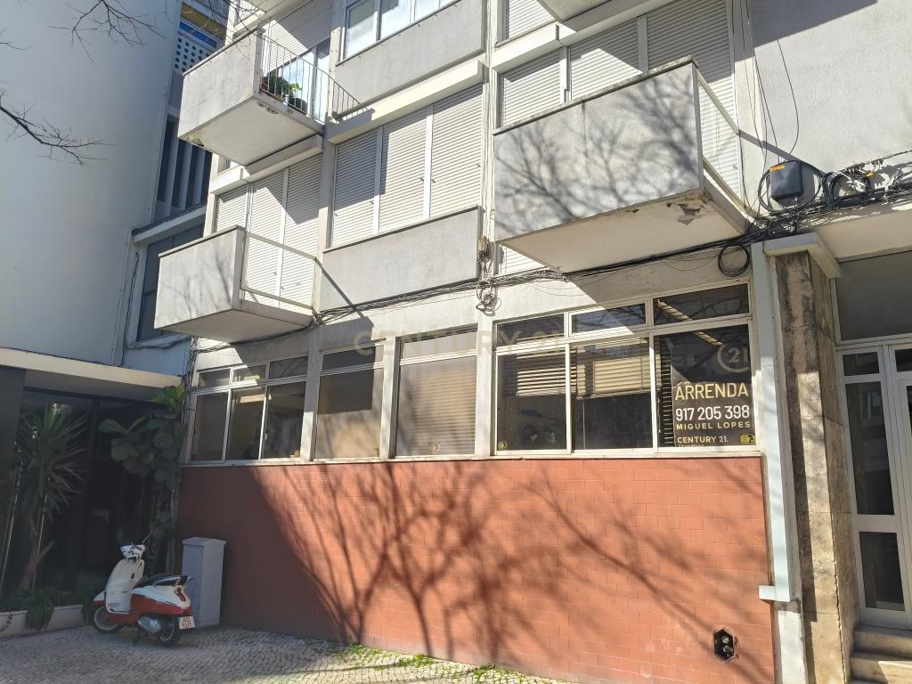 Escritorio com 75 m2 na Av Infante Santo - Image 1