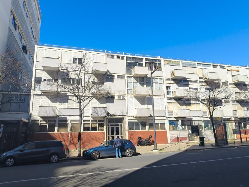 Escritorio com 75 m2 na Av Infante Santo - Image 2