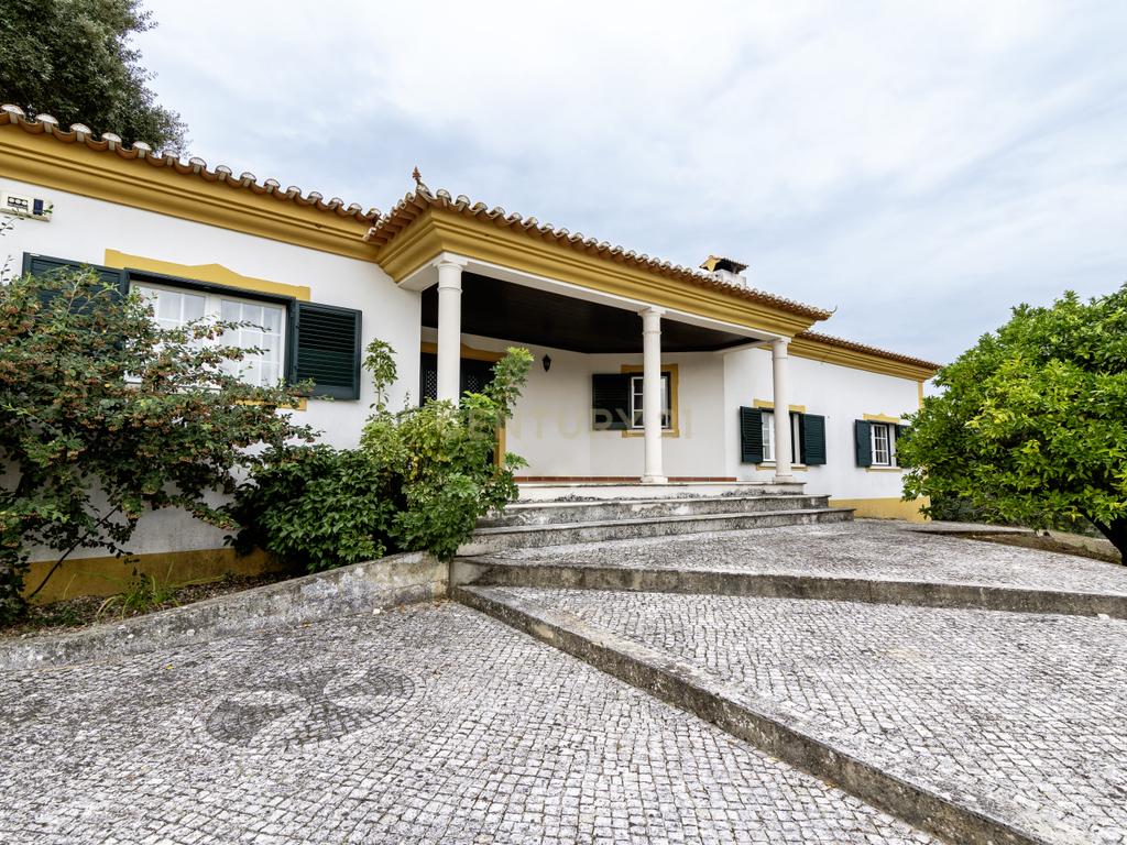 Moradia T4, com piscina, inserida num terreno de 8040m2 - Tomar - Image 10
