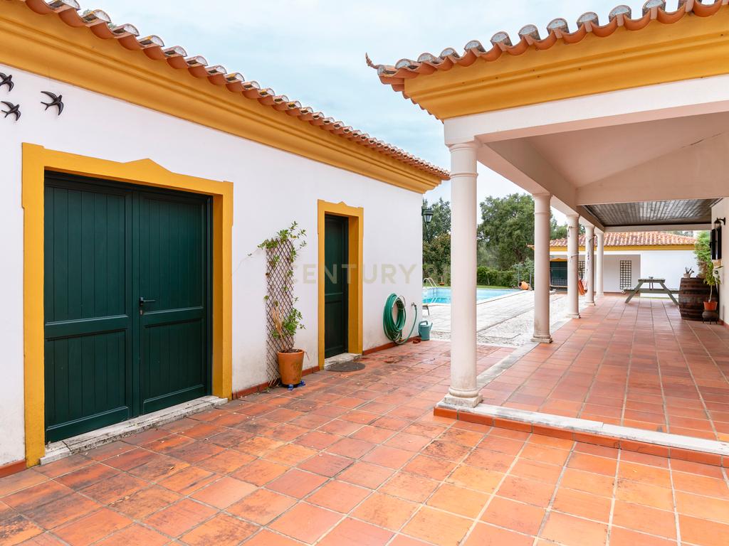 Moradia T4, com piscina, inserida num terreno de 8040m2 - Tomar - Image 5