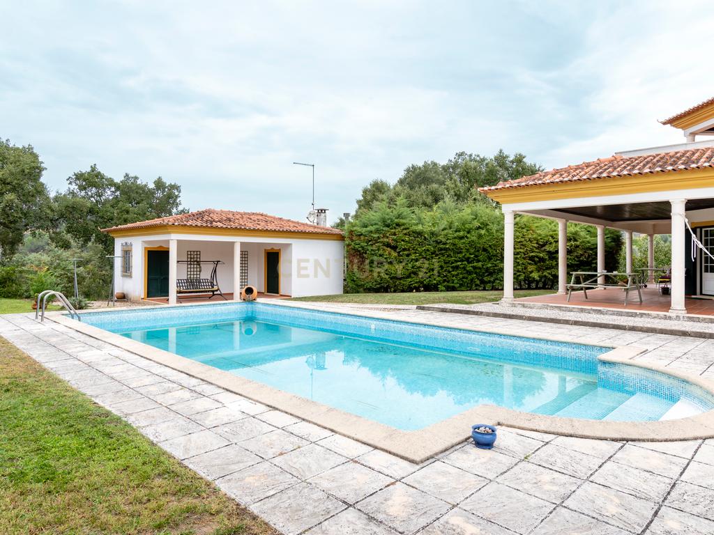 Moradia T4, com piscina, inserida num terreno de 8040m2 - Tomar - Image 1