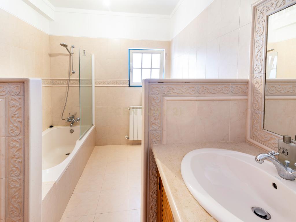 Moradia T4, com piscina, inserida num terreno de 8040m2 - Tomar - Image 21