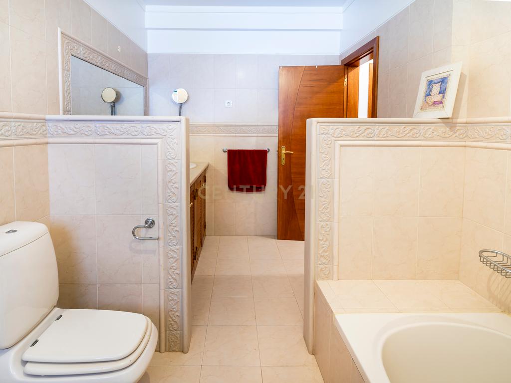 Moradia T4, com piscina, inserida num terreno de 8040m2 - Tomar - Image 22