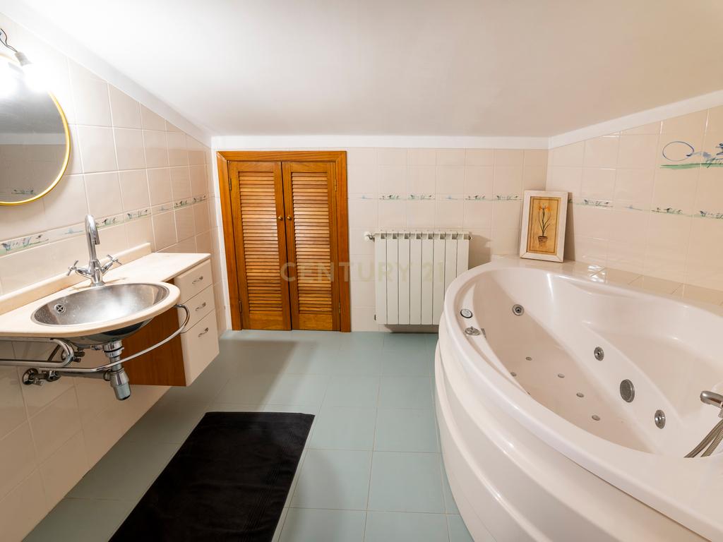 Moradia T4, com piscina, inserida num terreno de 8040m2 - Tomar - Image 25