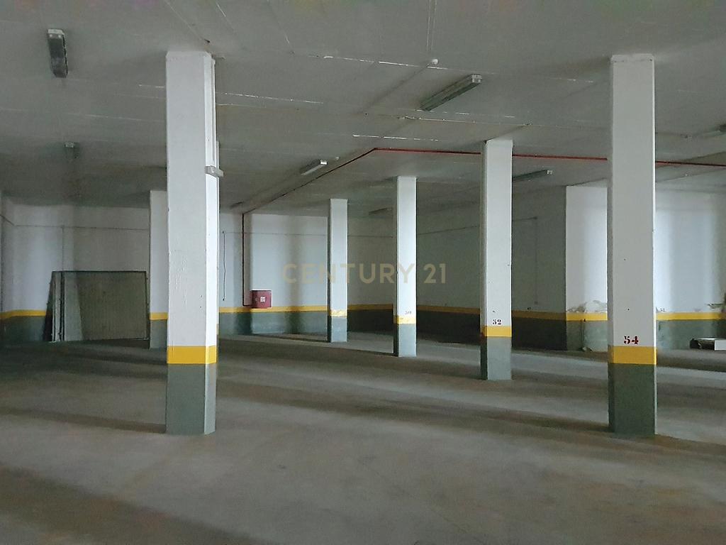 Estacionamento coberto e fechado em Casal São Brás, Amadora - Image 4
