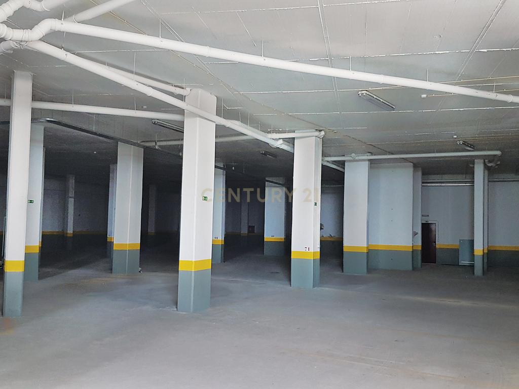 Estacionamento coberto e fechado em Casal São Brás, Amadora - Image 5