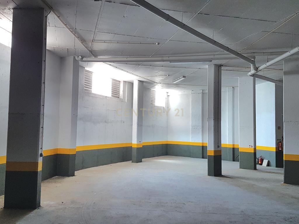 Estacionamento coberto e fechado em Casal São Brás, Amadora - Image 3