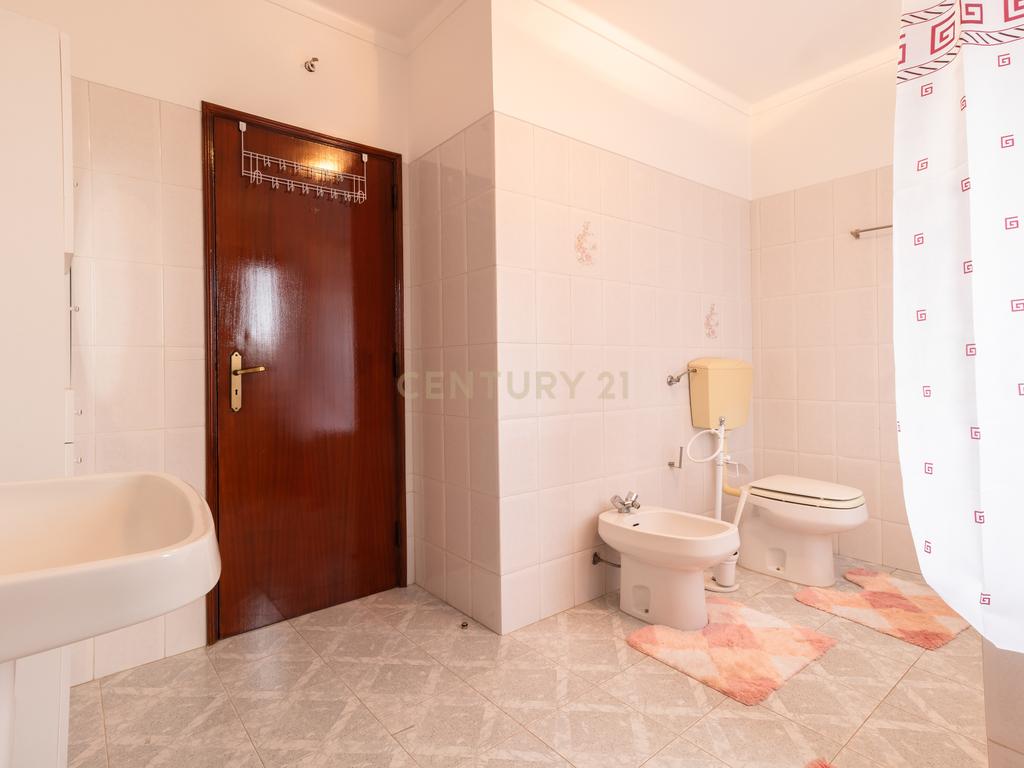 Apartamento T4 em Torres Novas - Image 11