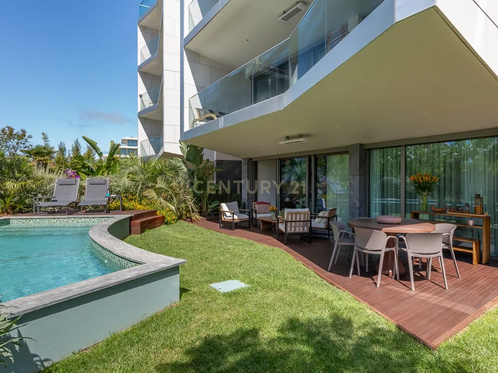 Apartamento T2 Centro Cascais com piscina e jardim privativos - Image 28