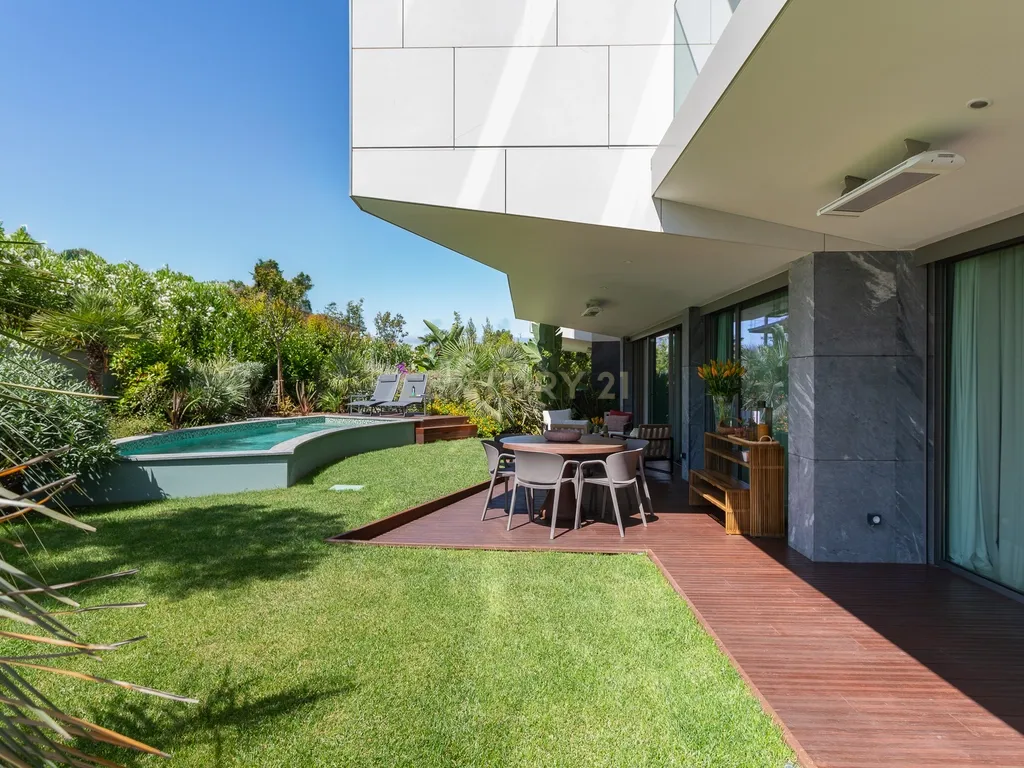 Apartamento T2 Centro Cascais com piscina e jardim privativos - Image 4