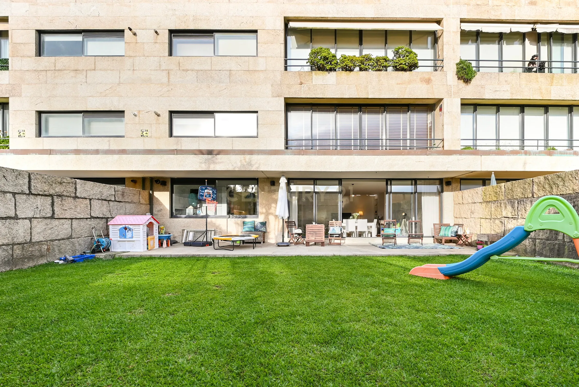 Apartamento T3 com terraço e jardim no Paço da Boa Nova - Image 15