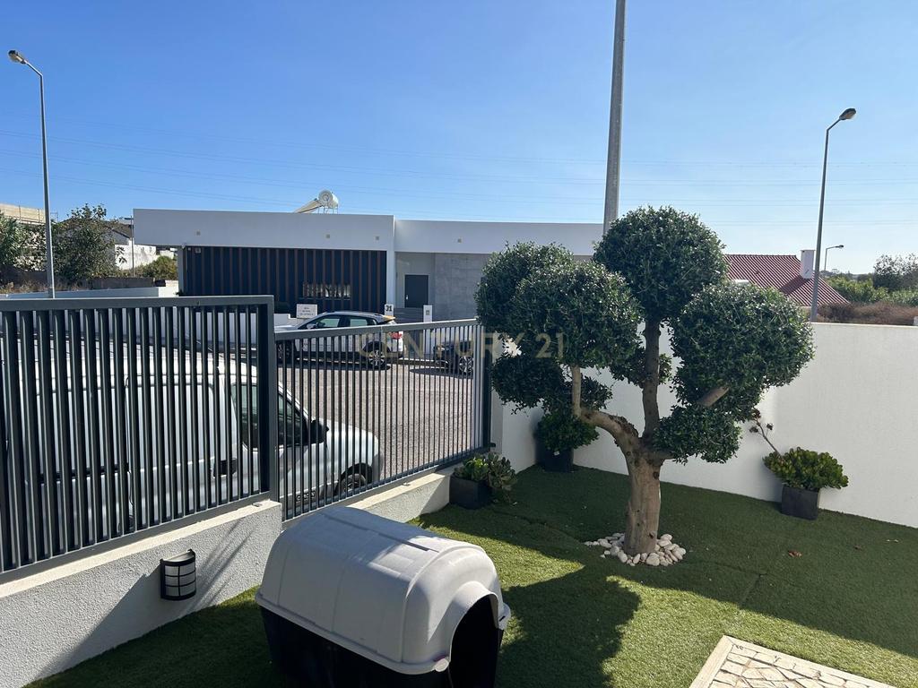 MORADIA ISOLADA, T4, com JARDIM e PISCINA AQUECIDA,  CAPARICA - ALMADA - Image 50