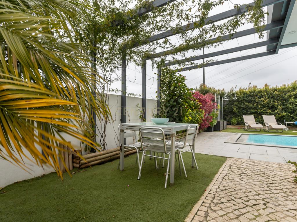 MORADIA ISOLADA, T4, com JARDIM e PISCINA AQUECIDA,  CAPARICA - ALMADA - Image 52