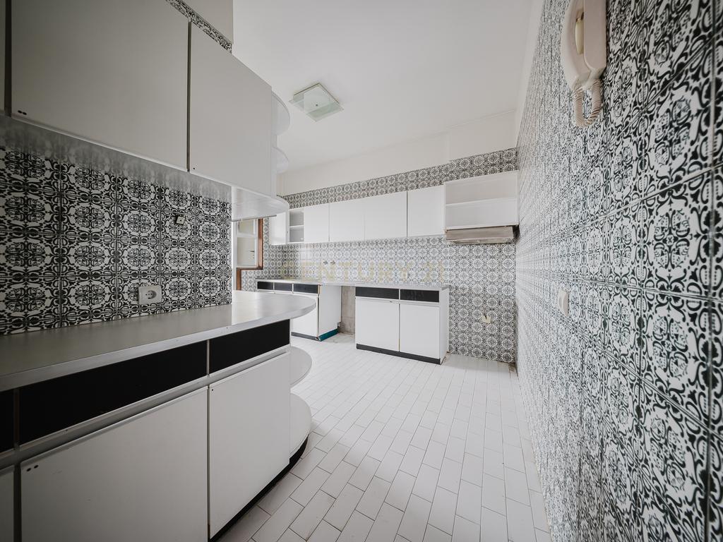 Apartamento T3 +1 - Avenida Dr. Antunes Guimarães - Image 6