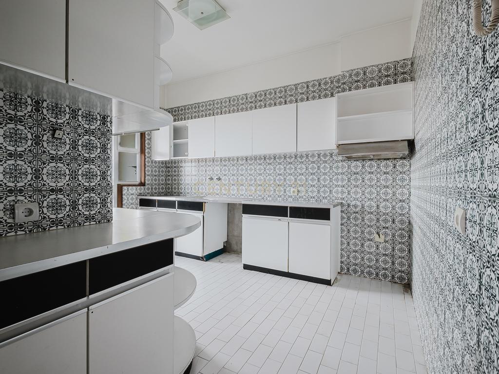 Apartamento T3 +1 - Avenida Dr. Antunes Guimarães - Image 4