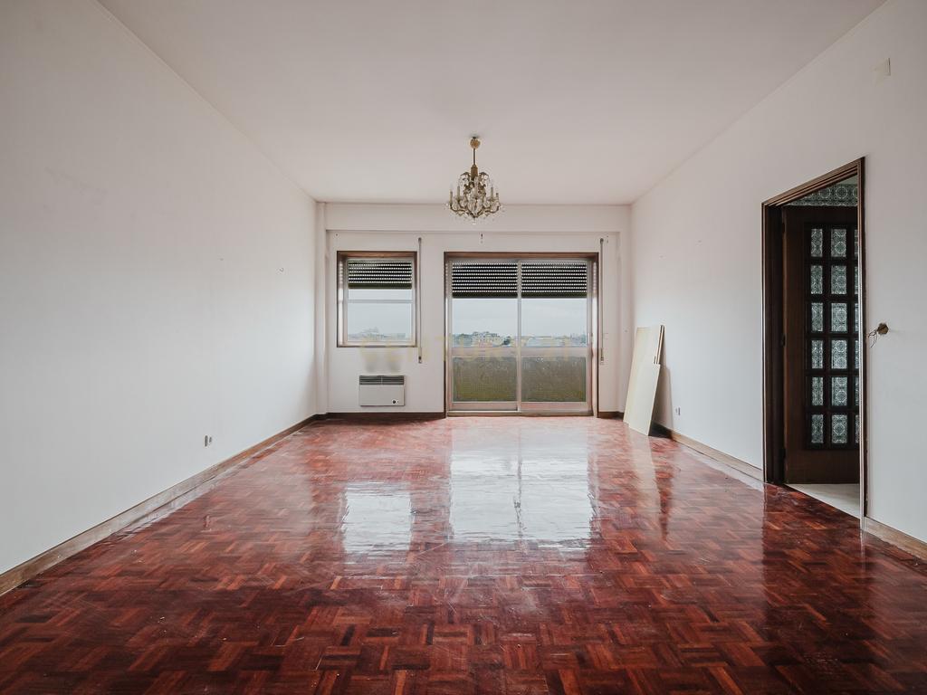 Apartamento T3 +1 - Avenida Dr. Antunes Guimarães - Image 3