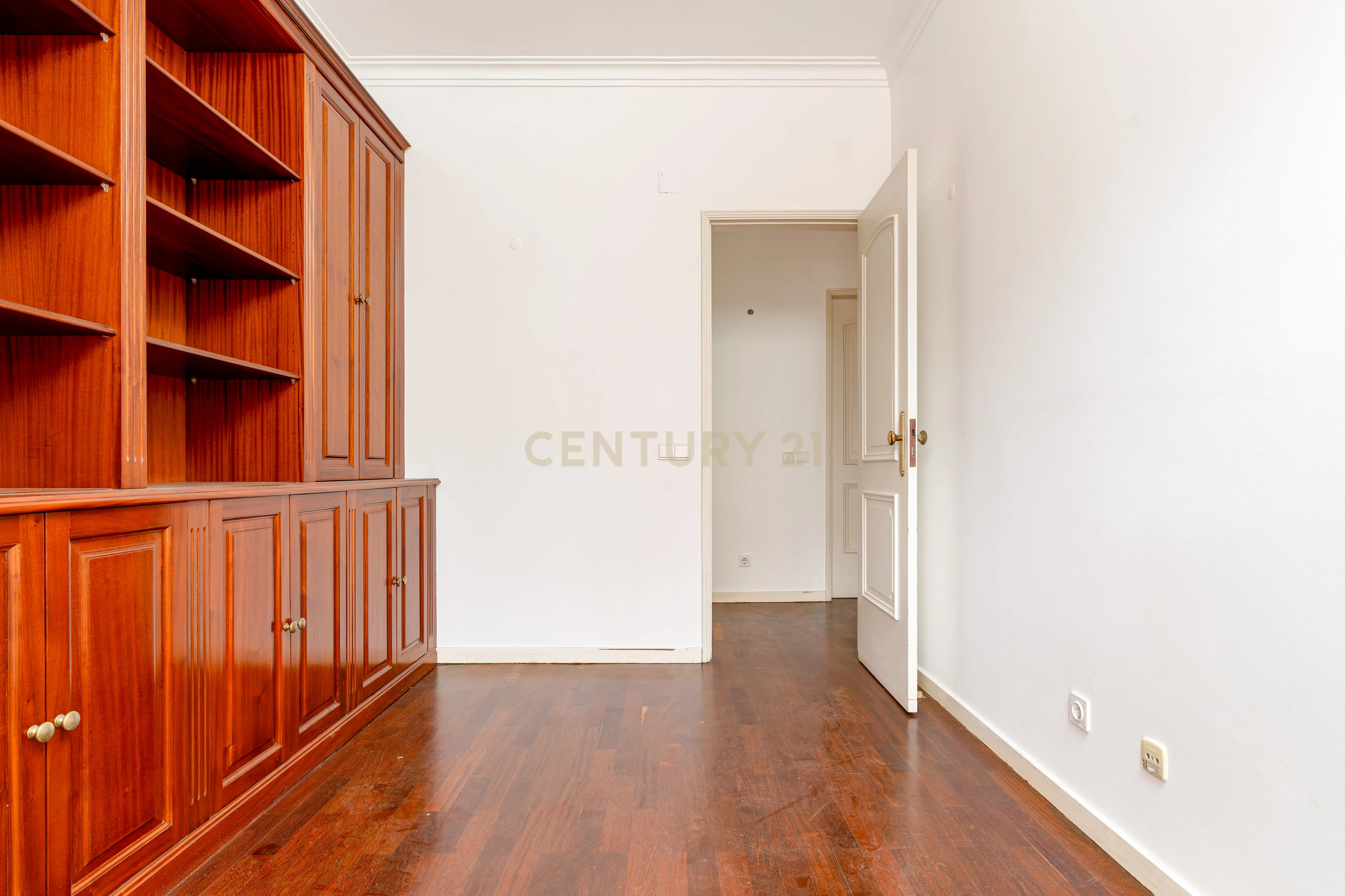 Apartamento 4 assoalhadas 1º andar na rotunda dos bancos - Almada, com terraço e excelentes áreas. - Image 20