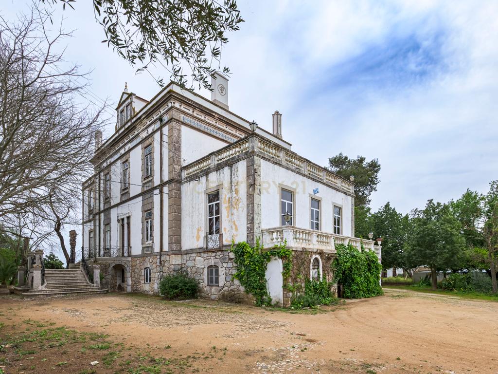 Quinta de 10.300m2 com Palacete do sec. XIX em Serpa - Image 4