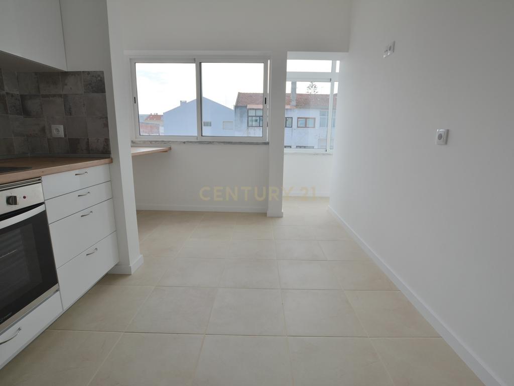 Apartamento T4 para arrendar no centro de Torres Vedras - Image 4