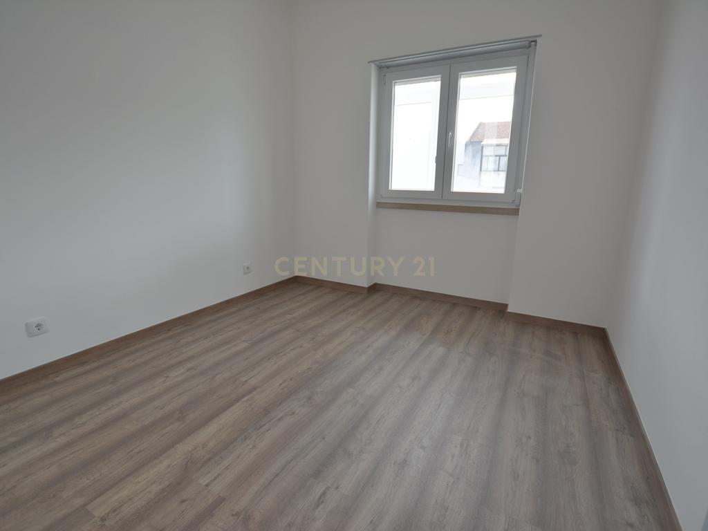 Apartamento T4 para arrendar no centro de Torres Vedras - Image 13