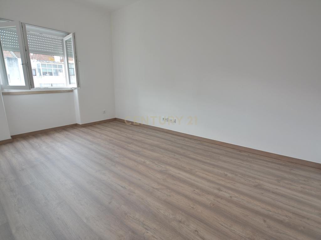 Apartamento T4 para arrendar no centro de Torres Vedras - Image 10