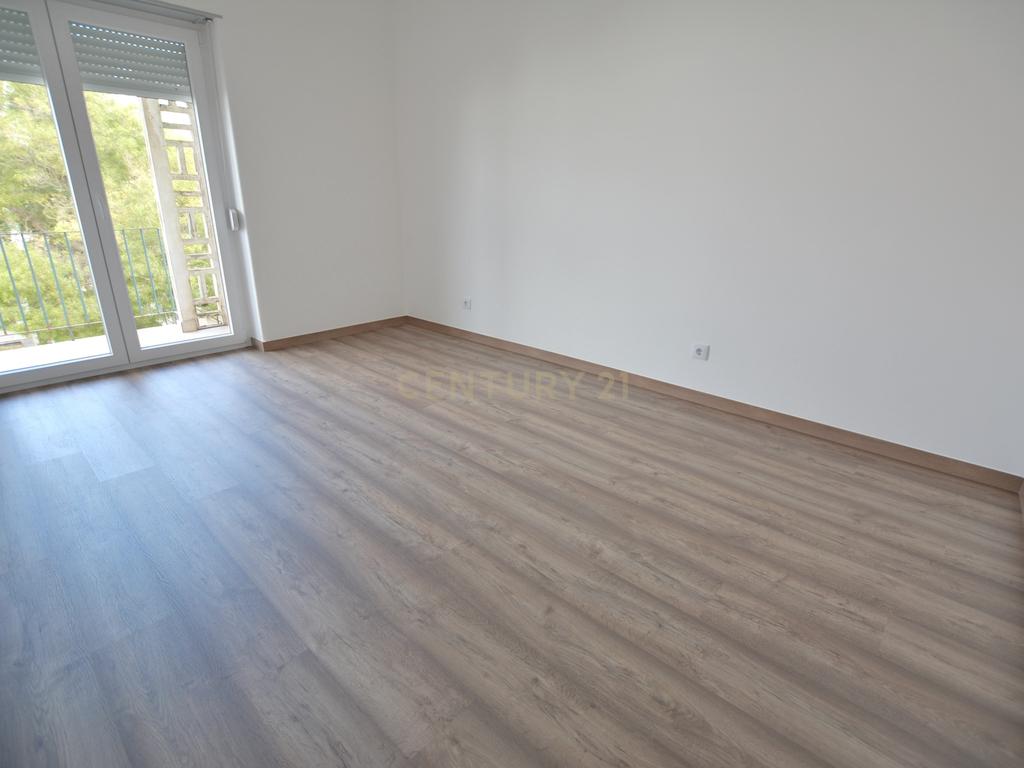 Apartamento T4 para arrendar no centro de Torres Vedras - Image 5