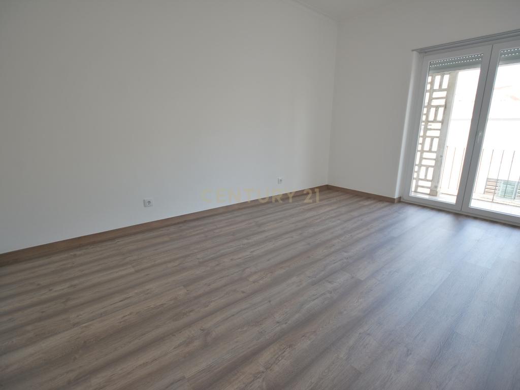 Apartamento T4 para arrendar no centro de Torres Vedras - Image 11