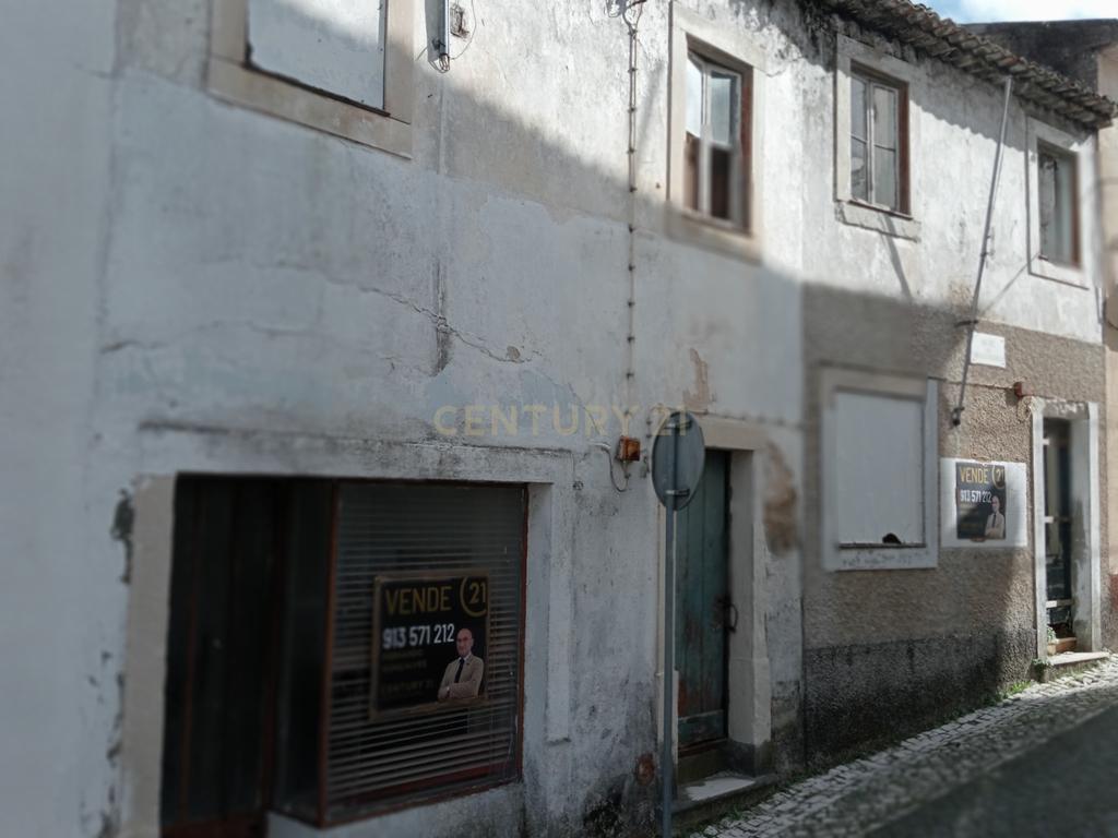Moradia T7 para restaurar nas Lapas, Torres Novas - Image 6