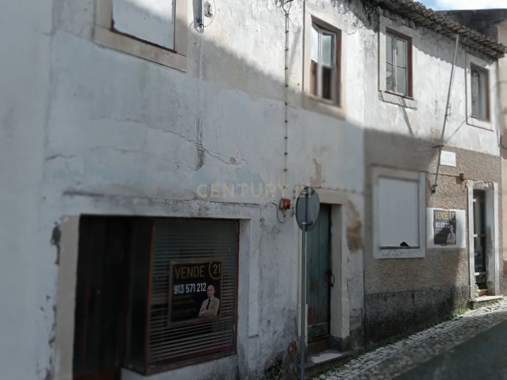 Moradia T7 para restaurar nas Lapas, Torres Novas - Image 6