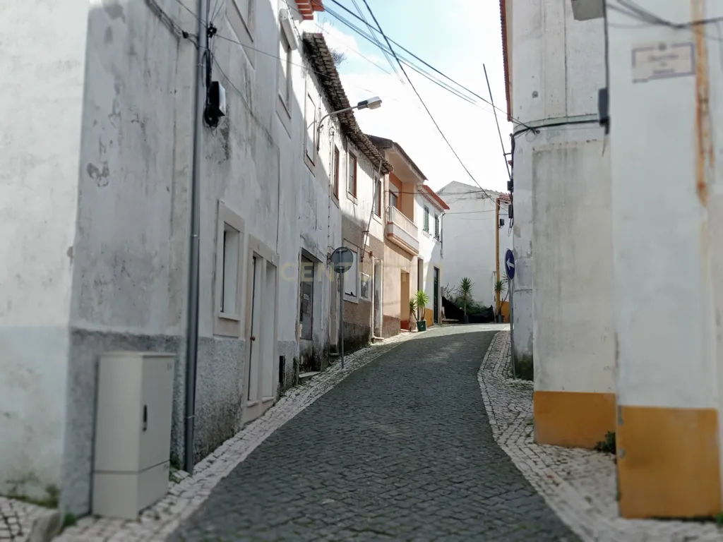 Moradia T7 para restaurar nas Lapas, Torres Novas - Image 9