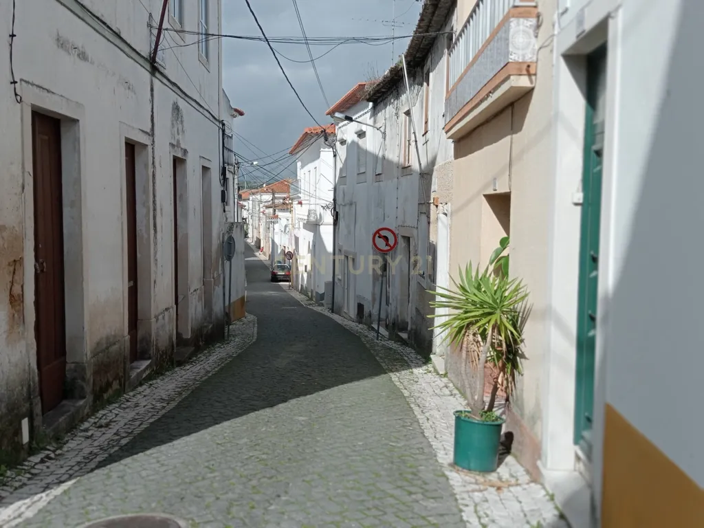 Moradia T7 para restaurar nas Lapas, Torres Novas - Image 8