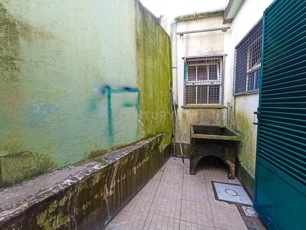 Moradia T3 a 50m das Piscinas Naturais da Atalhada – Um Refúgio de Charme em Zona Turística Privilegiada - Image 13