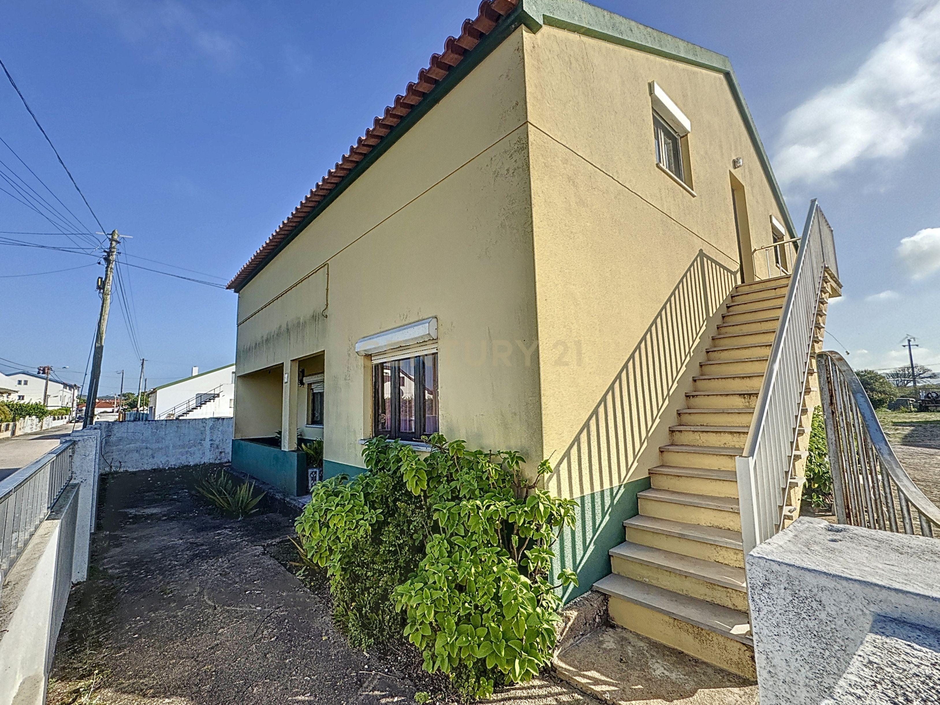 Moradia T3 + T2 + T2 , Com lindo Terreno em Sao Martinho do Porto - Image 4
