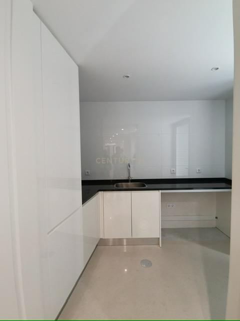 MORADIA DE LUXO V4 EM CONSTRUÇÃO - PRAIA DE MADALENA - Image 29