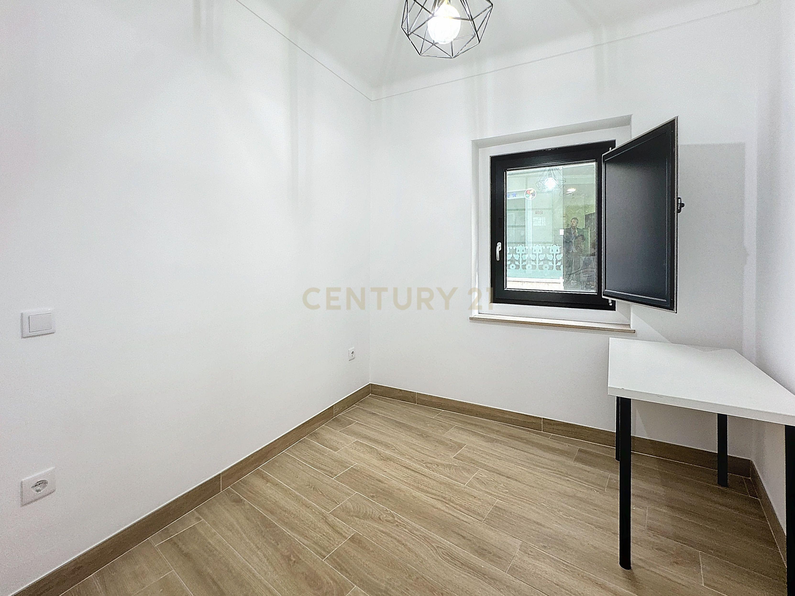 Apartamento - Rés-do-Chão - Centro Histórico - Nazaré - Arrendamento - Image 8