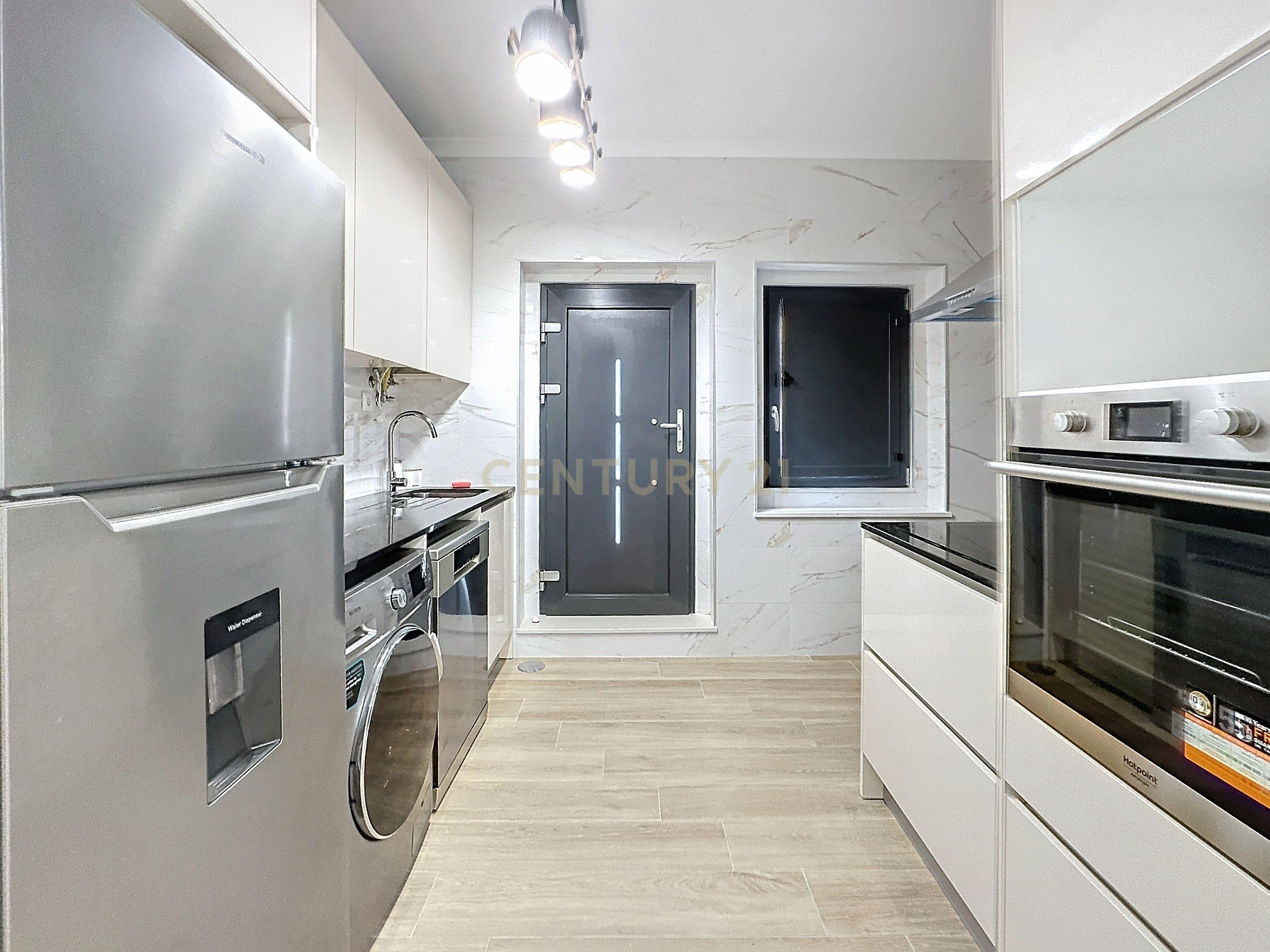 Apartamento - Rés-do-Chão - Centro Histórico - Nazaré - Arrendamento - Image 3