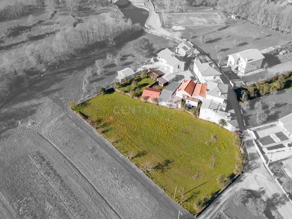 Moradia e anexos em Vila Cortês da Serra - Gouveia - Image 4