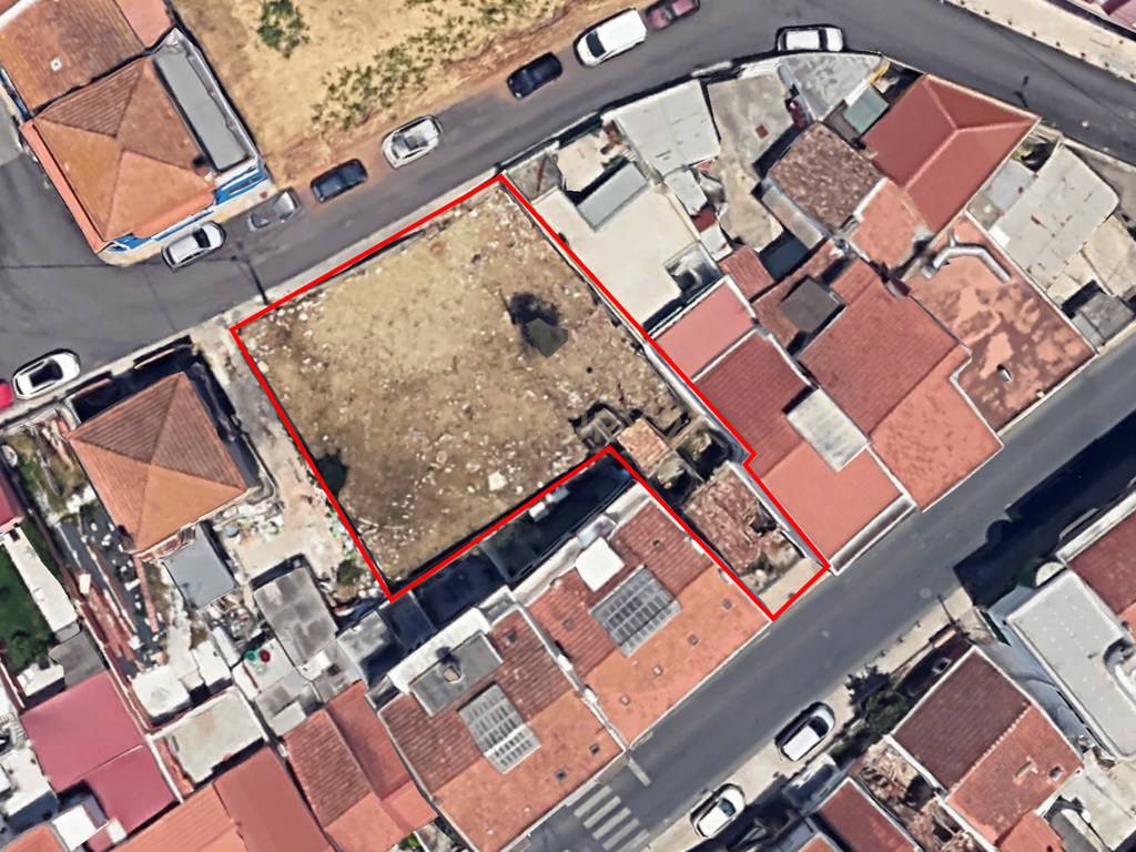 Terreno com viabilidade de construção de 20 apartamentos no centro de Vialonga - Image 3
